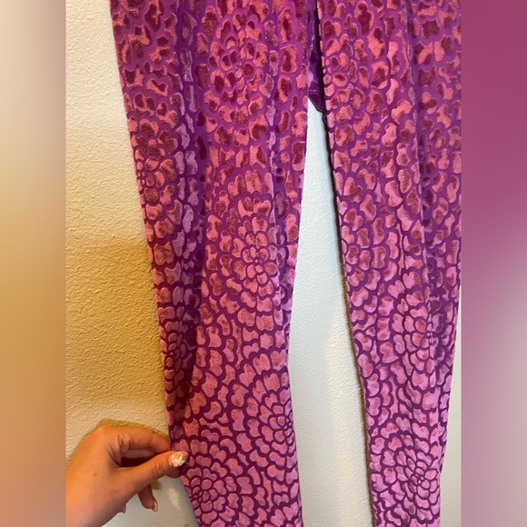 Blackmilk Burned Velvet Magenta Dahlia Leggings - Picture 3 of 11